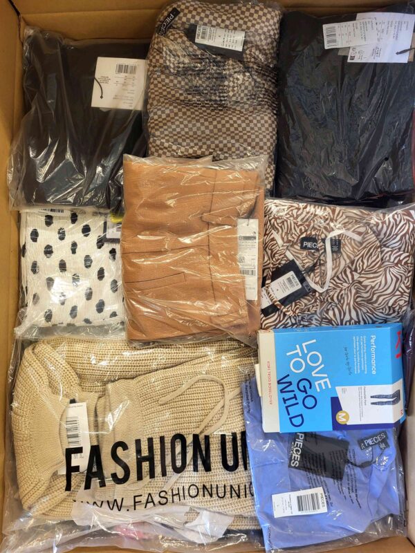 The photo shows a package with clothing in the category AR.
