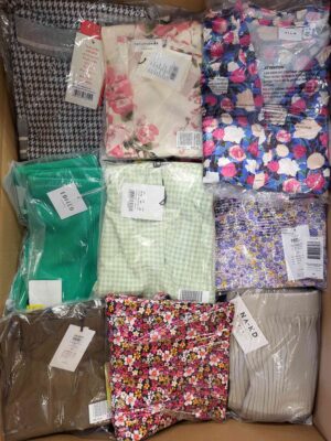 The photo shows a package with clothing in the category AR.