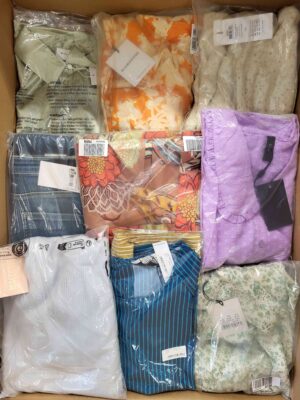 The photo shows a package with clothing in the category AR.