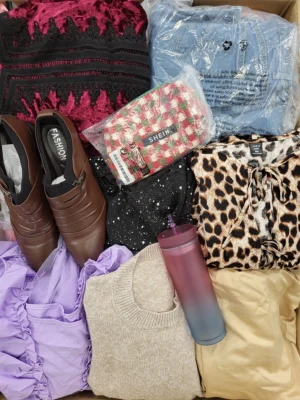 The photo shows a package with clothing in the category SN.