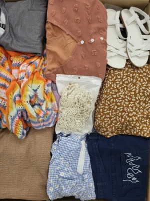 The photo shows a package with clothing in the category SN.