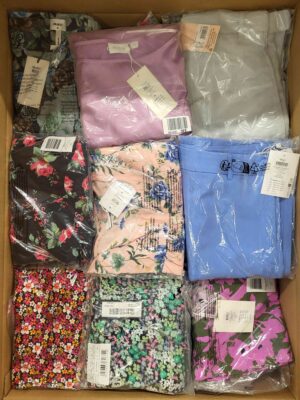 The photo shows a package with clothing in the category AR.