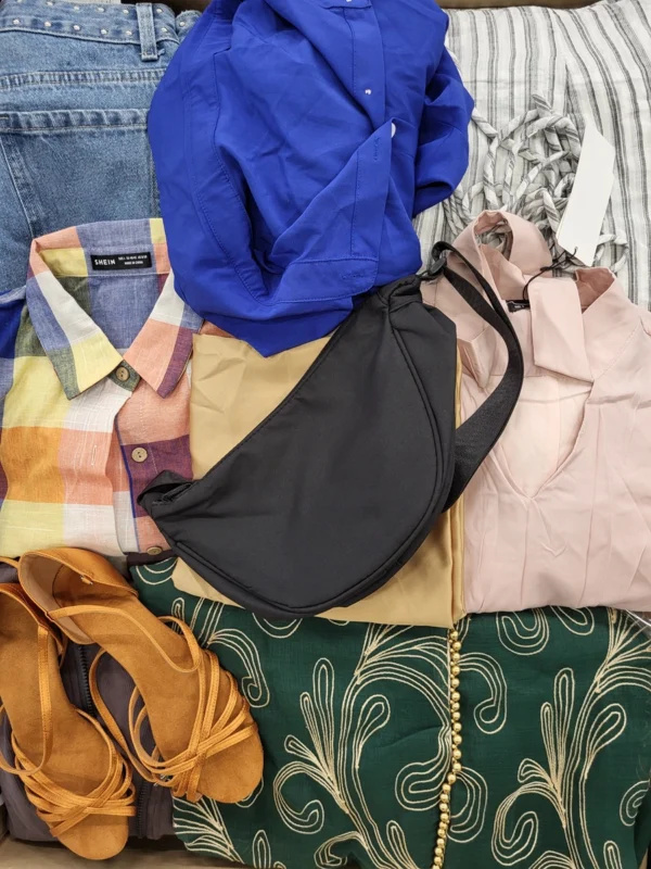The photo shows a package with clothing in the category SN.