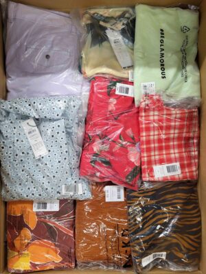 The photo shows a package with clothing in the category AR.