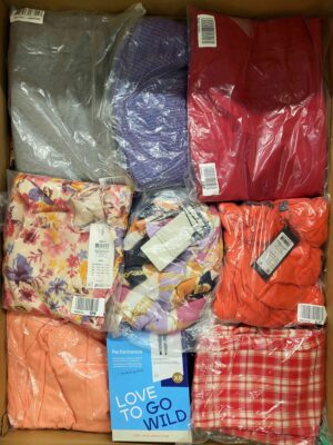 The photo shows a package with clothing in the category AR.