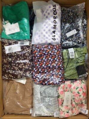 The photo shows a package with clothing in the category AR.