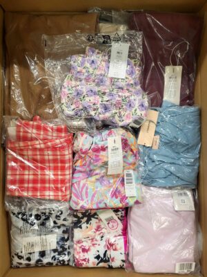 The photo shows a package with clothing in the category AR.