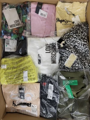 The photo shows a package with clothing in the category AW.