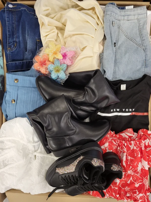 The photo shows a package with clothing in the category SN.