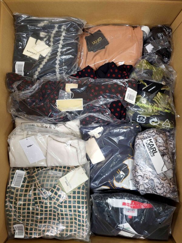 The photo shows a package with clothing in the category AP.