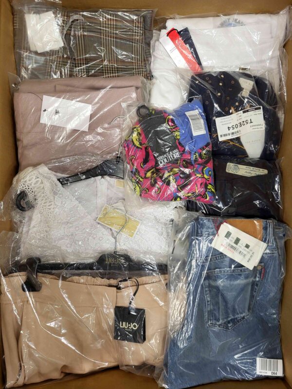 The photo shows a package with clothing in the category AP.