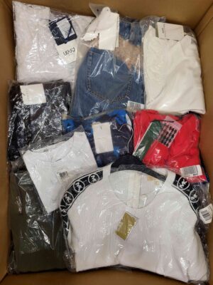 The photo shows a package with clothing in the category AP.