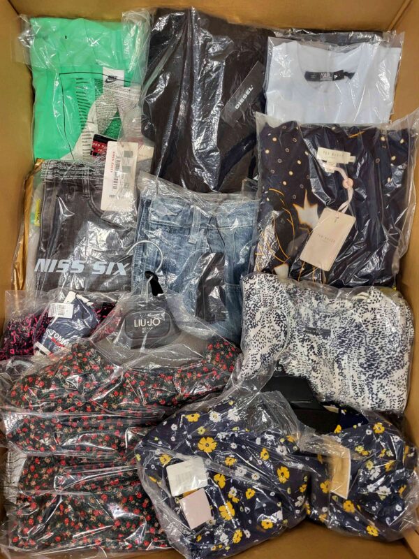 The photo shows a package with clothing in the category AP.