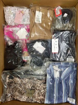 The photo shows a package with clothing in the category AP.