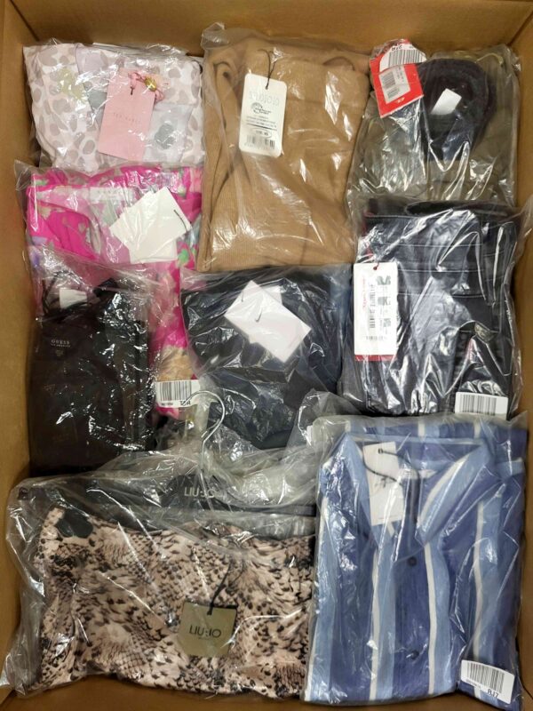 The photo shows a package with clothing in the category AP.