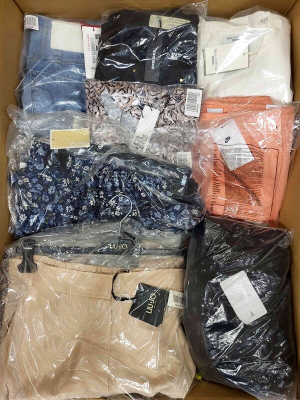 The photo shows a package with clothing in the category AP.