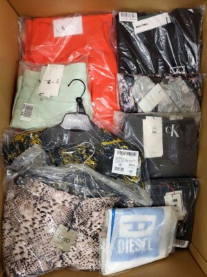 The photo shows a package with clothing in the category AP.