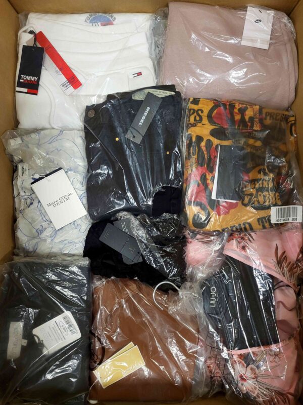 The photo shows a package with clothing in the category AP.