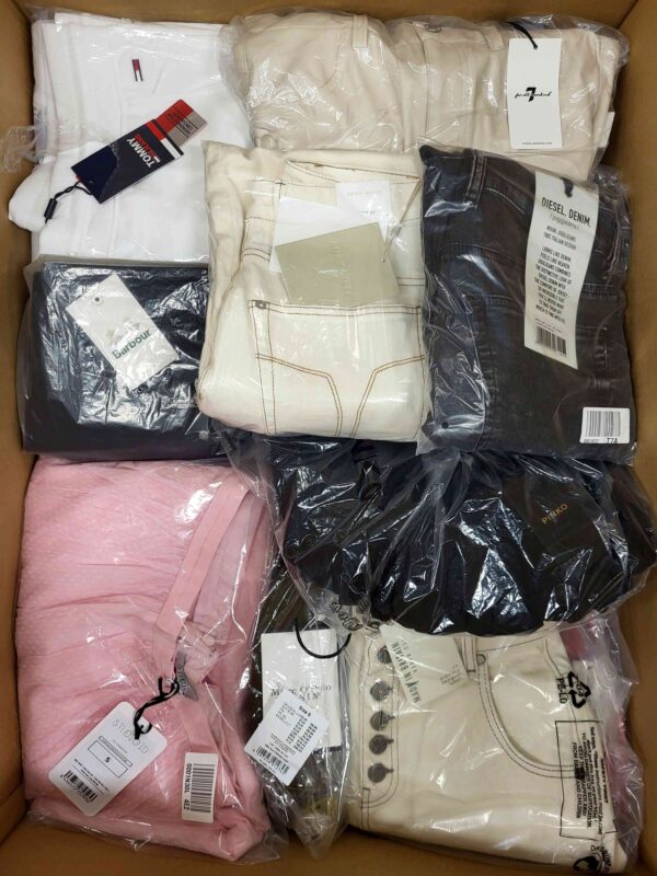 The photo shows a package with clothing in the category AP.