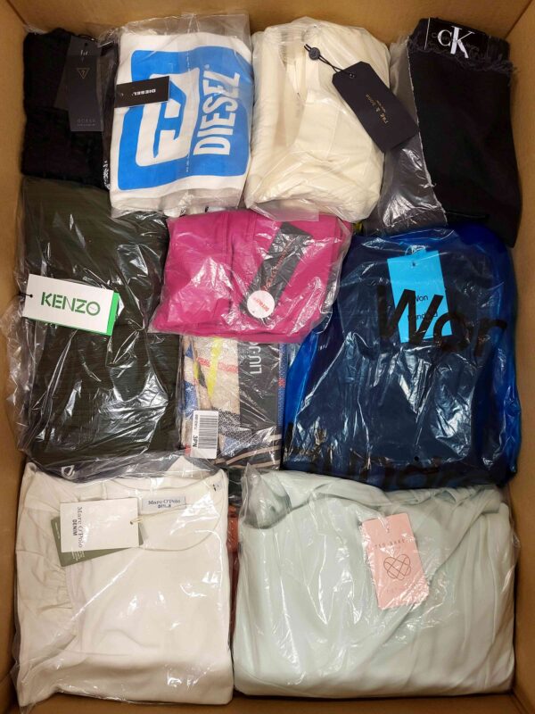 The photo shows a package with clothing in the category AP.