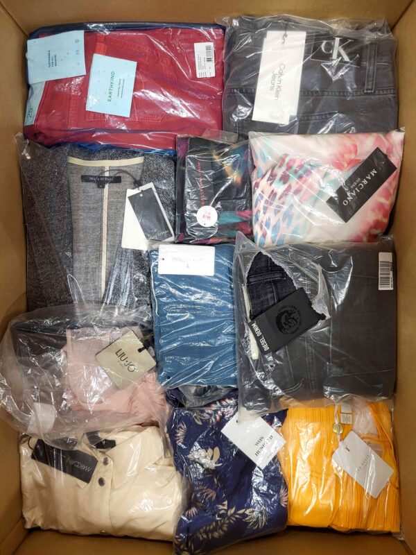The photo shows a package with clothing in the category AP.