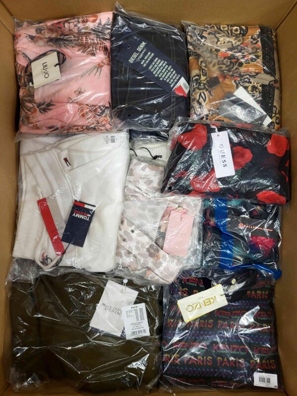 The photo shows a package with clothing in the category AP.