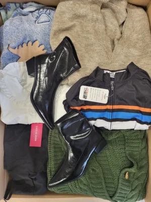 The photo shows a package with clothing in the category BSN.