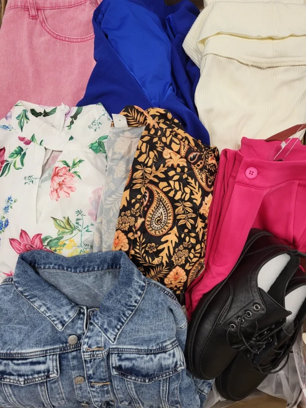 The photo shows a package with clothing in the category SN.