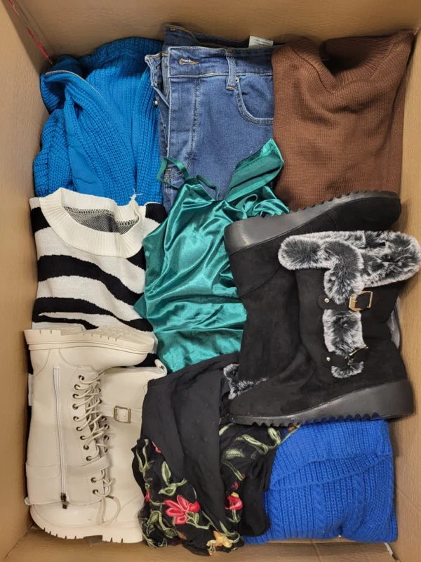 The photo shows a package with clothing in the category BSN.