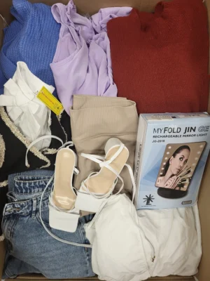 The photo shows a package with clothing in the category BSN.