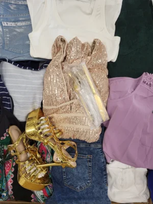 The photo shows a package with clothing in the category SN.