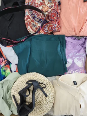 The photo shows a package with clothing in the category SN.