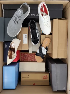 The photo shows a package with footwear in the category AS.