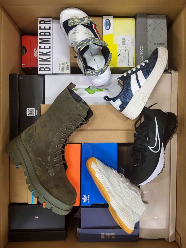 The photo shows a package with footwear in the category AS.