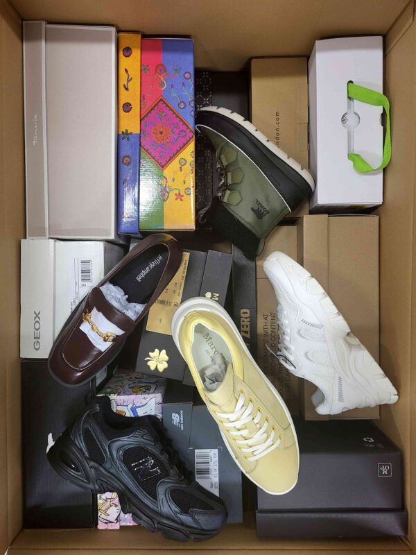 The photo shows a package with footwear in the category AS.