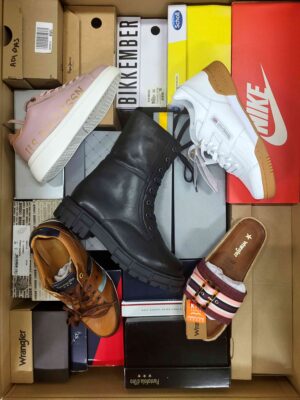 The photo shows a package with footwear in the category AS.