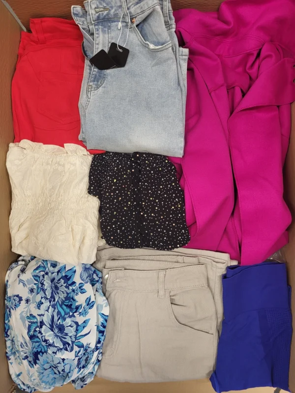 The photo shows a package with clothing in the category BSN.