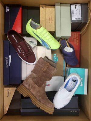 The photo shows a package with footwear in the category AS.