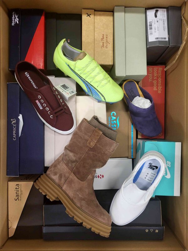 The photo shows a package with footwear in the category AS.