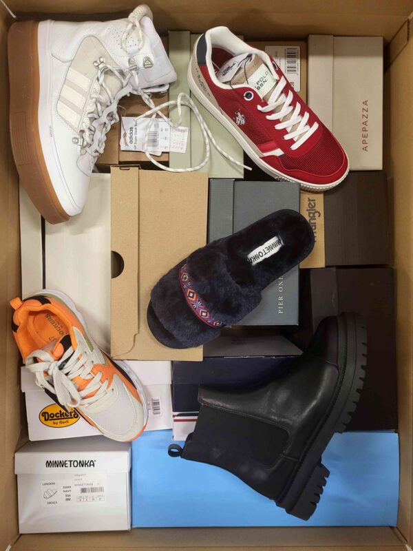 The photo shows a package with footwear in the category AS.