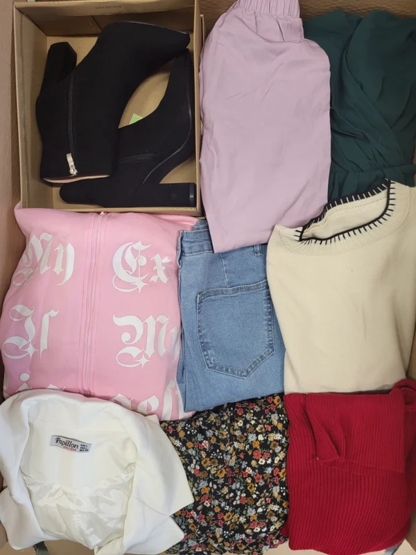 The photo shows a package with clothing in the category BSN.