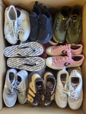The photo shows a package with footwear in the category SH.