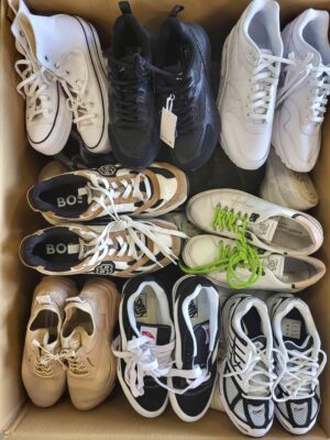 The photo shows a package with footwear in the category SH.