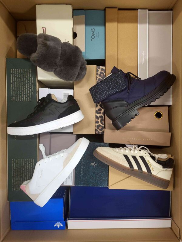 The photo shows a package with footwear in the category AS.