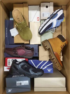 The photo shows a package with footwear in the category AS.
