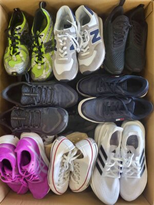 The photo shows a package with footwear in the category SH.