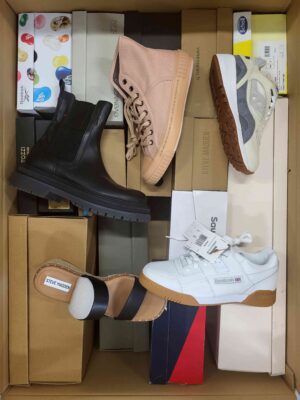 The photo shows a package with footwear in the category AS.