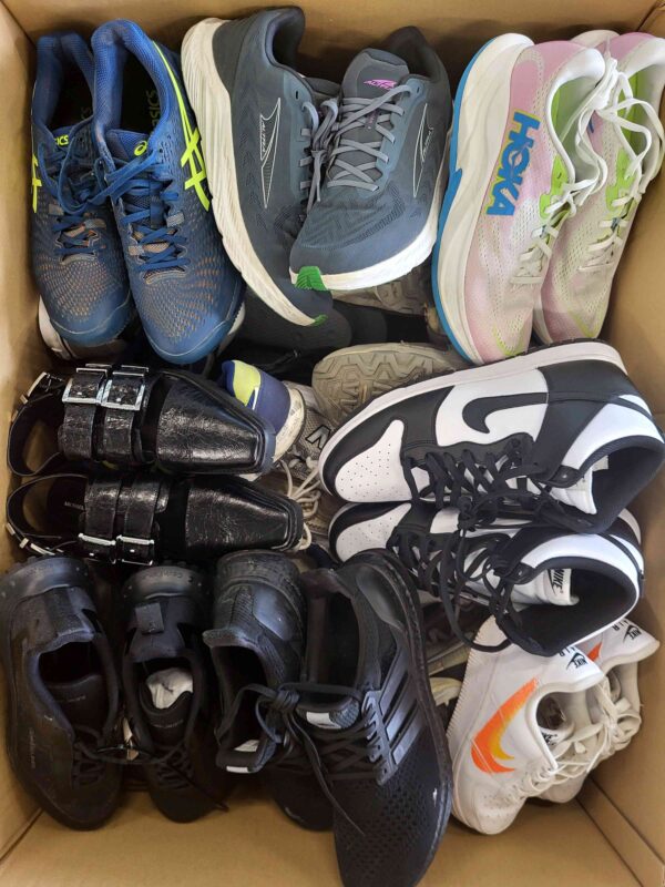 The photo shows a package with footwear in the category SH.