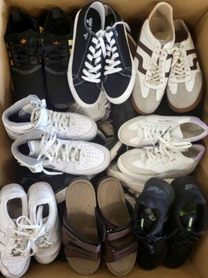 The photo shows a package with footwear in the category SH.