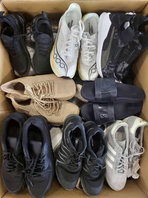 The photo shows a package with footwear in the category SH.